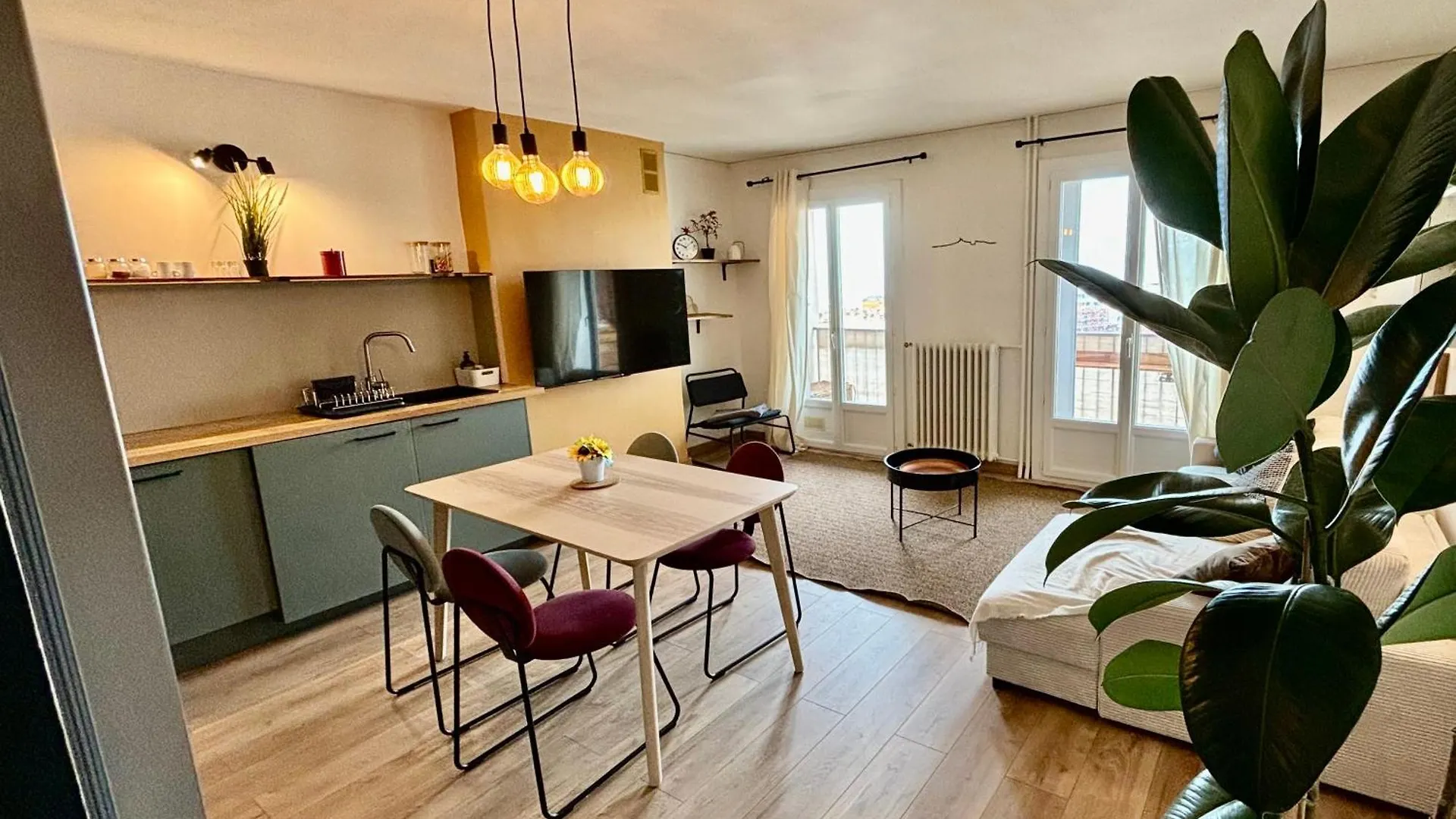 Appartement Renove Avec Balcon A La Joliette Marseilles